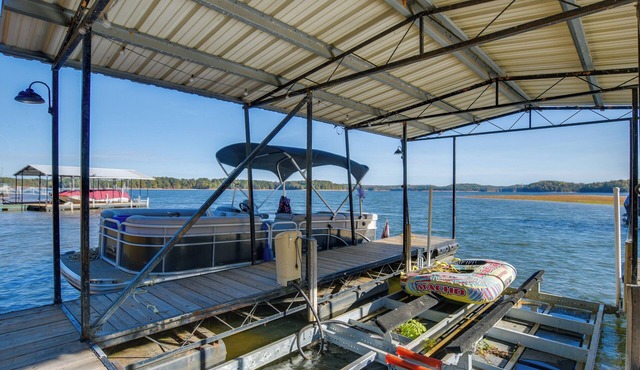 Waterfront Lake Hartwell Home < 1 Mi to Marina!