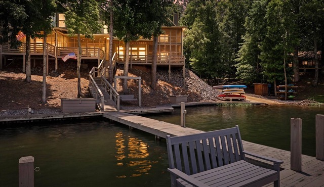 Waterfront Lake Martin townhome sleeping 10. Features 2 king suites with private baths, a bunk room for 6, boat slip, dock access, boat ramp, 2 kayaks, and a screened porch. Just 30 miles from Auburn.