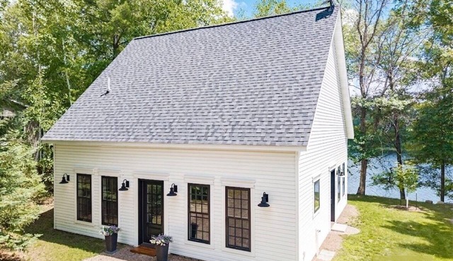 Waterfront, newly built lakehouse | near st. parks