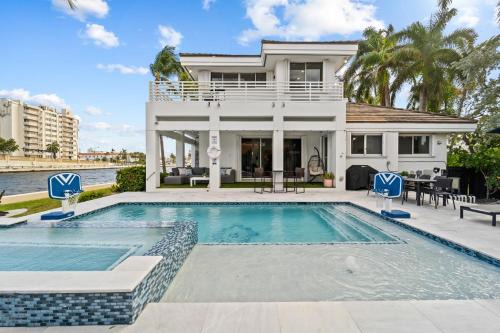 Waterfront Villa, Steps to Beach