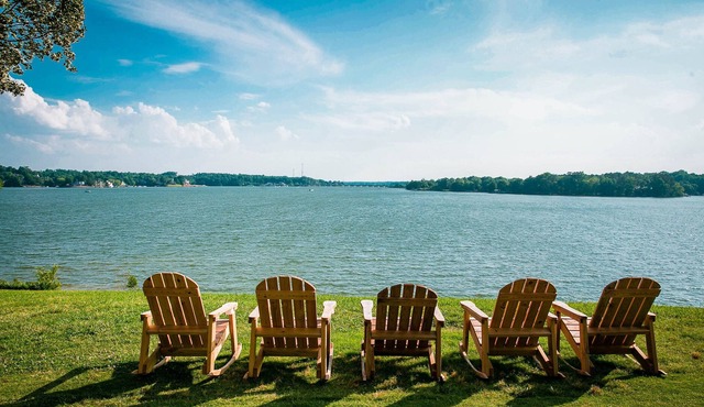 Waterview One Bedroom Cabin #4 at Long Cove Resort by RedAwning
