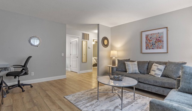 West Side Cozy Home II. Pet friendly!