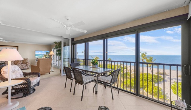 Where the Gulf stretches endlessly before you- 3 Bedroom Gulf Front