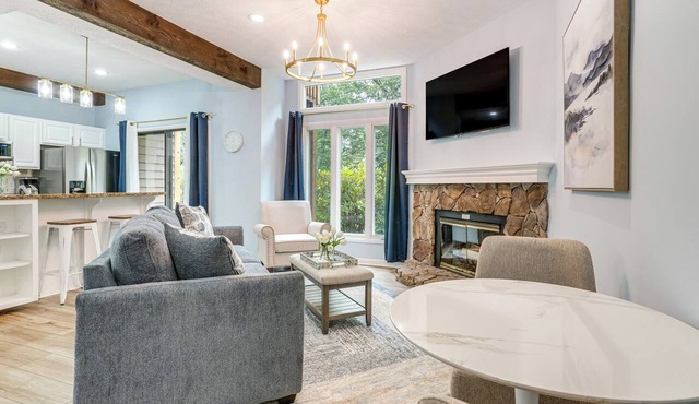 Wintergreen Condo w/Pool: Near Hike & Market!