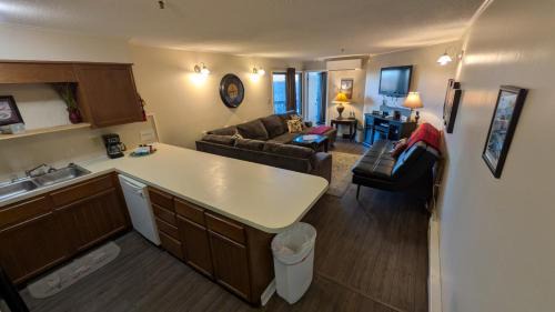 Winterplace Ski in Ski out condo First Floor D105