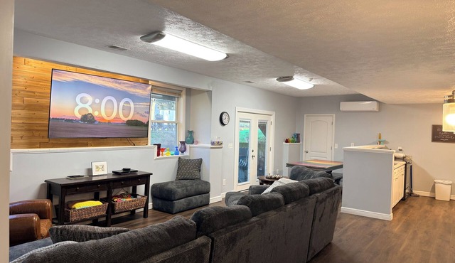 Wooded Michigan Retreat: 30 Min to Notre Dame - Sleeps 6