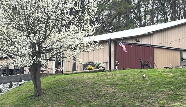 Working Horse Ranch Retreat – 2 Bedrooms, Fire Pit, 20 Min to Downtown Nashville
