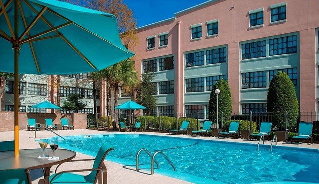 You Found it! Contemporary 2BR Suite with Breakfast, Outdoor Pool, Pet-friendly!