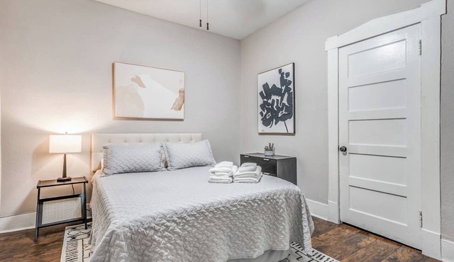 Your Midtown Getaway Central, Walkable & Calm