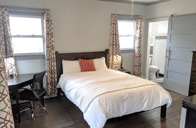 789 Barnett Virginia Highlands-By Home Comfort Stay