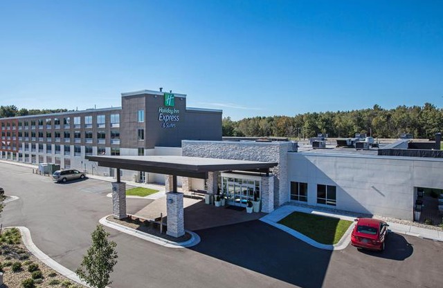 Holiday Inn Express & Suites Ludington