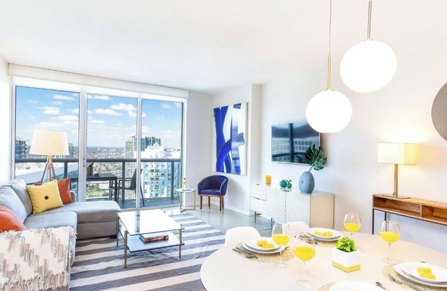 Riverwalk Access | Chic Brickell Condo