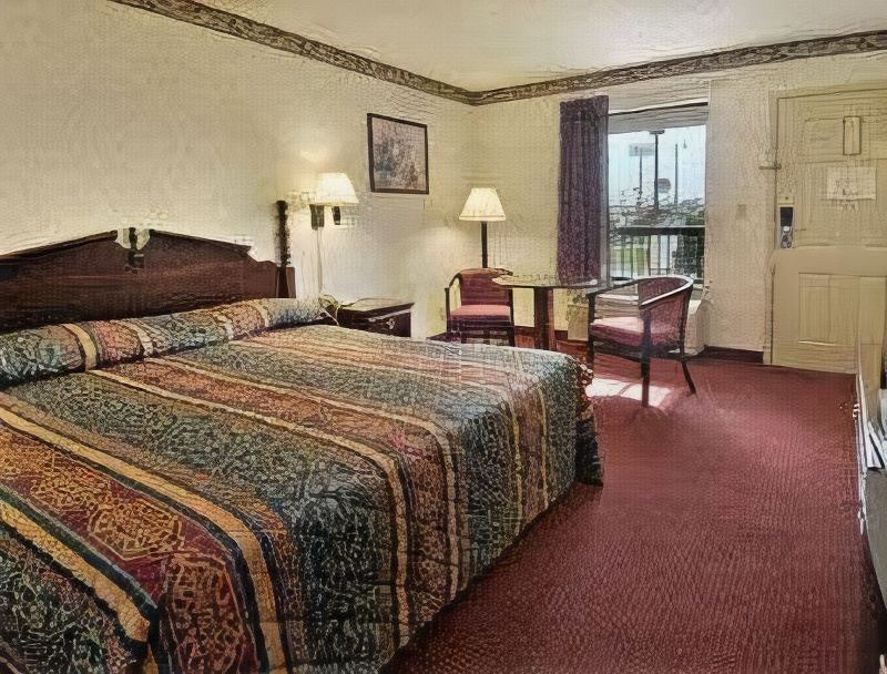 Photo of Bedroom in Cave City