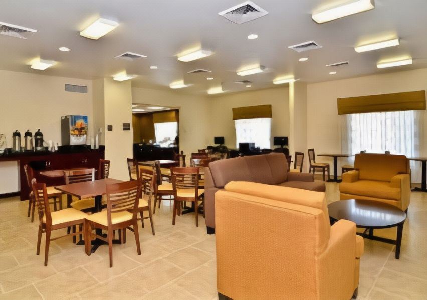 Photo of Livingroom in Oak Grove
