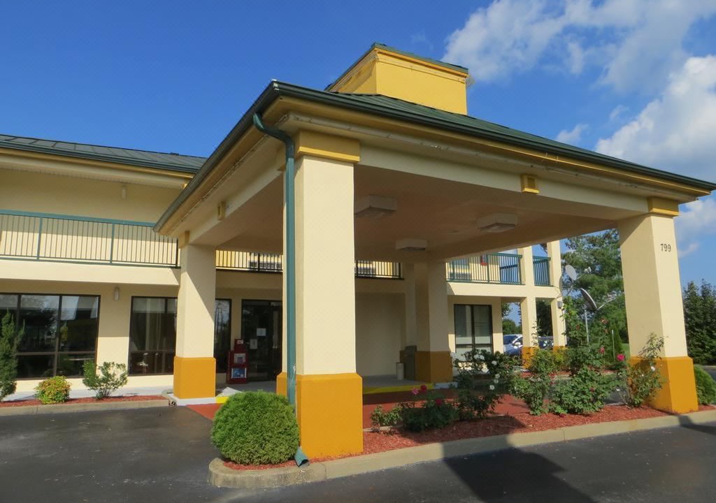 Photo of Buildings in Cave City