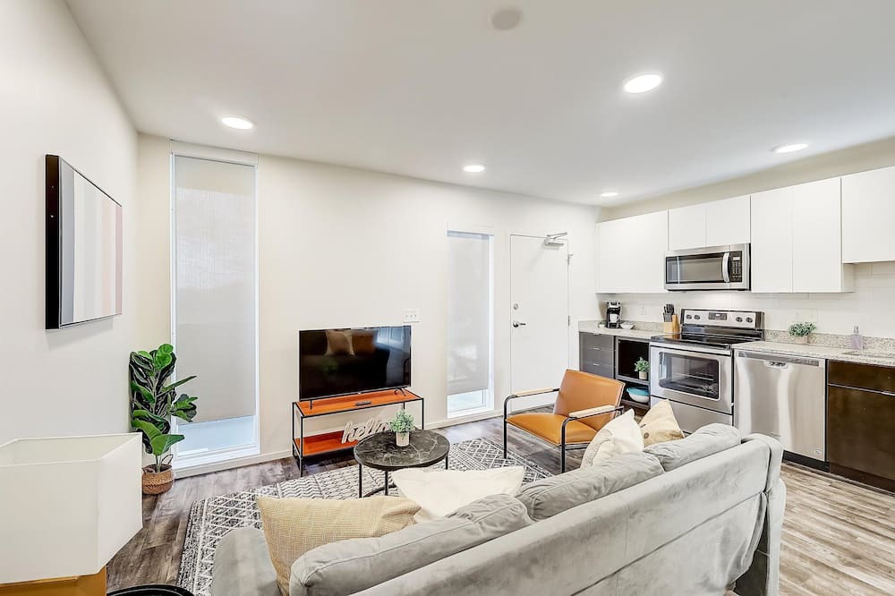 Photo of Livingroom in Hillsboro West End