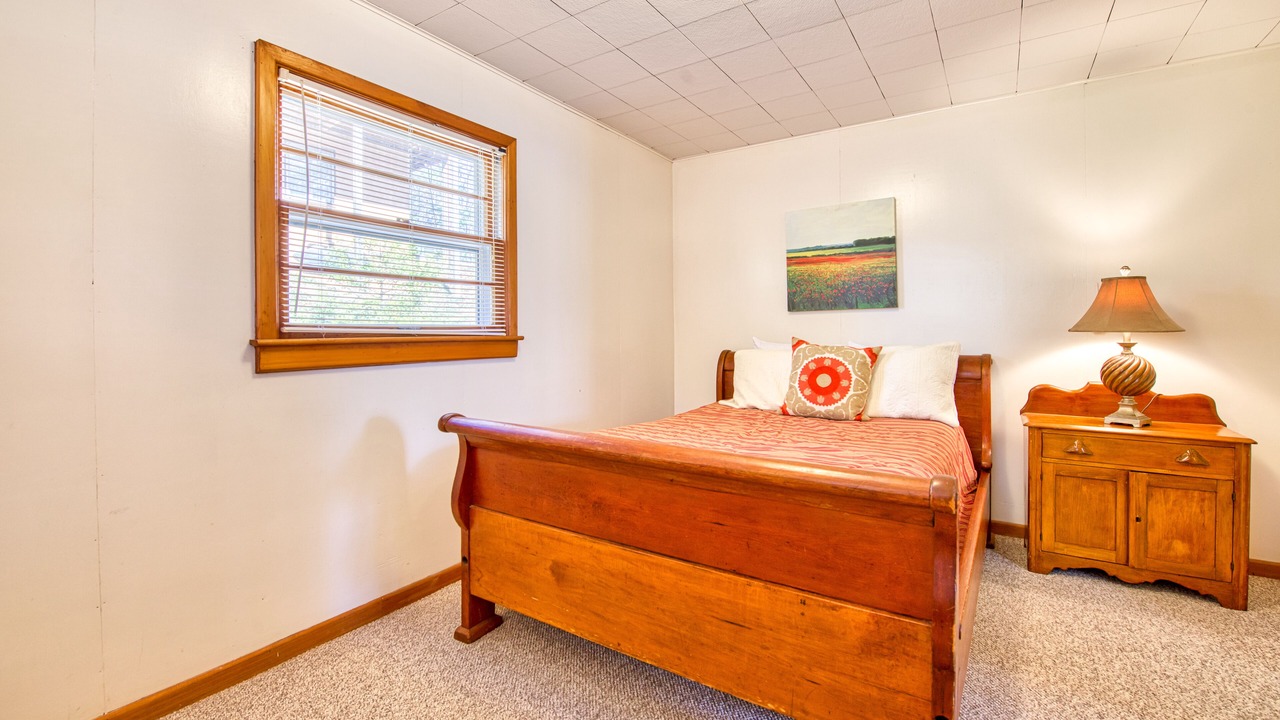 Photo of Bedroom in Lake Junaluska