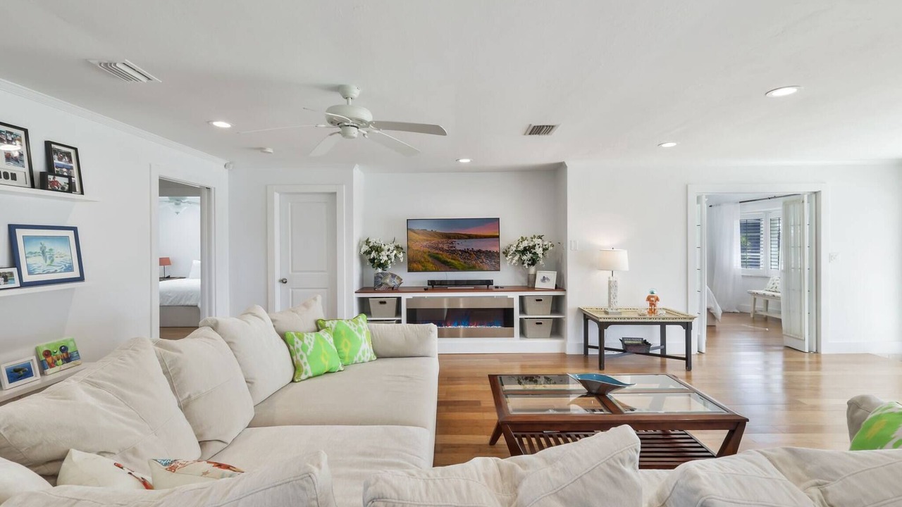 Photo of Livingroom in Yacht Club