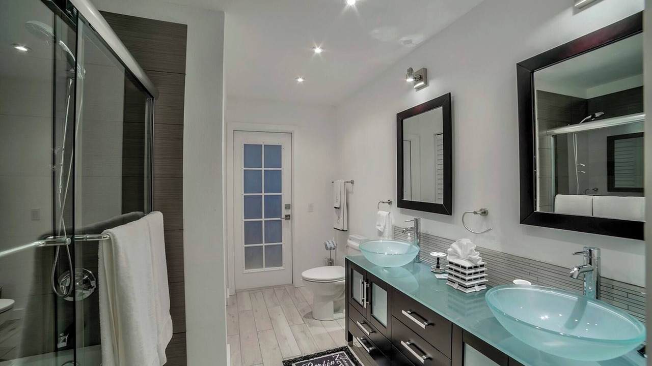 Photo of Bathroom in Pelican