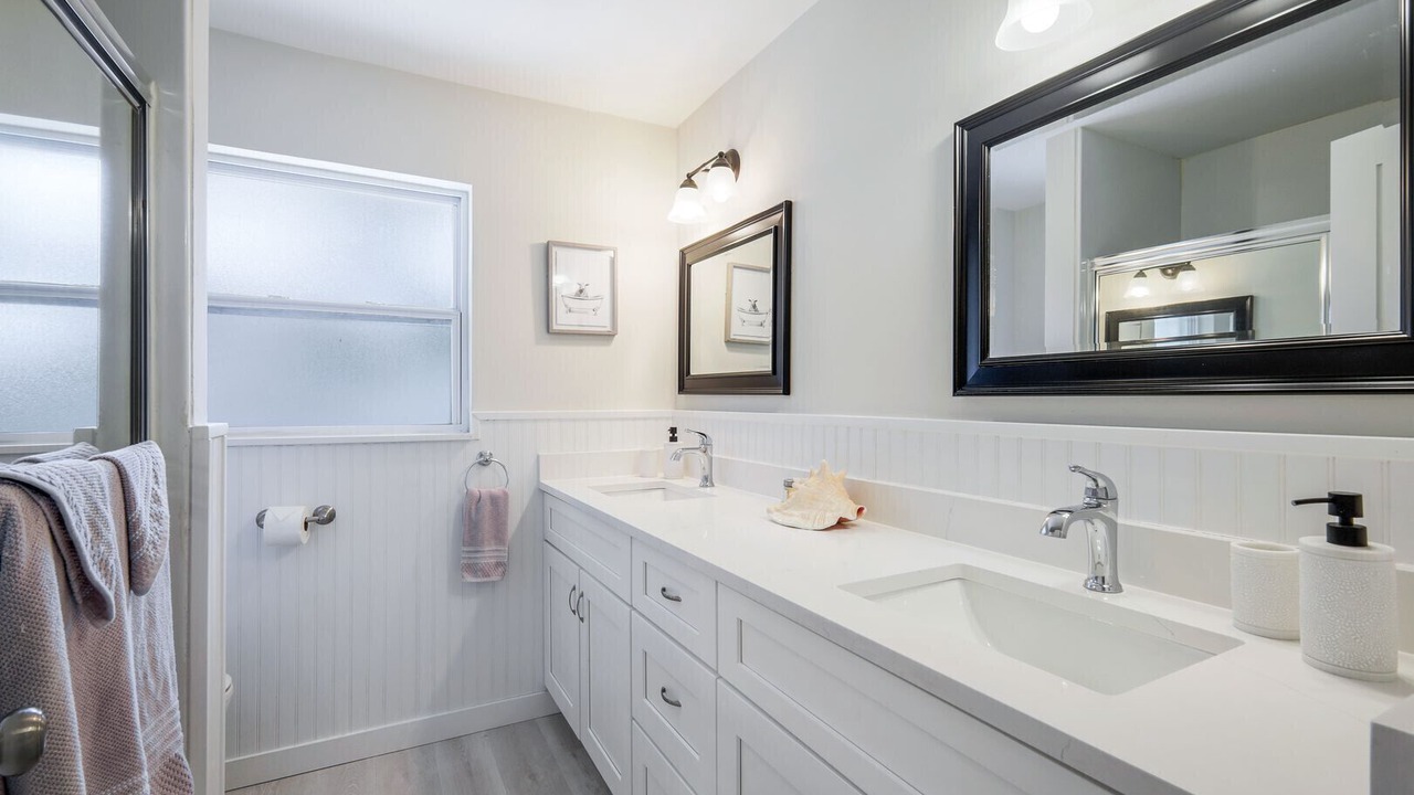 Photo of Bathroom in Pelican