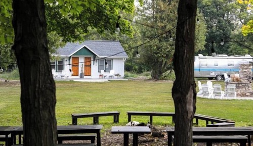 Romantic Cottage, Garden View