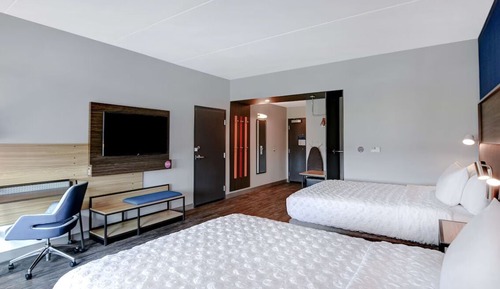 Room, 2 Queen Beds, Accessible Bathtub