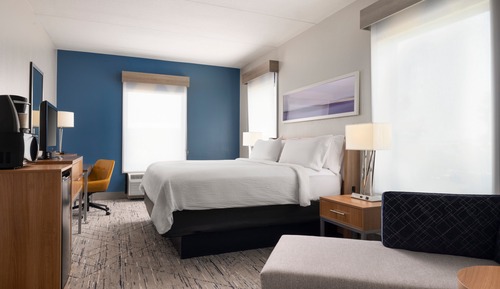 1 King Bed Corner Extra Floor Space