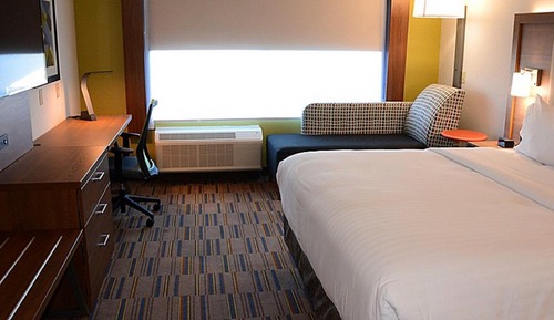 Standard Room, 1 King Bed, Accessible Bathtub (Communications)
