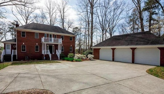 The Hill-Private Estate Near Atlanta-Huge Home, 2 Kitchens, Ideal for Gatherings